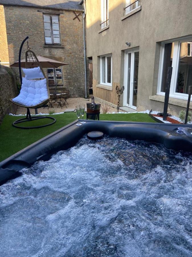 Beau Loft Room Proche Mont Saint Michel Jaccuzi Illimite En Plein Centre Avranches Exterior photo